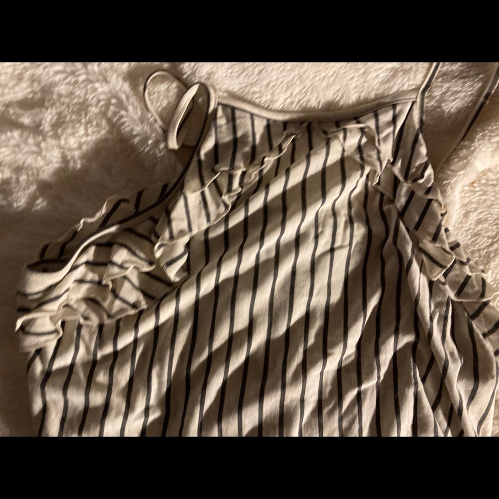 Shoulder hole tank top brand new